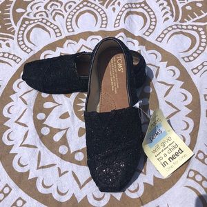 Kids Toms black crochet glitter NWT